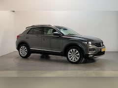 Volkswagen T-Roc - 1.5 TSI 150pk DSG Sport Virtual Cockpit Parkeersensoren Stoelverwarming Navigatie