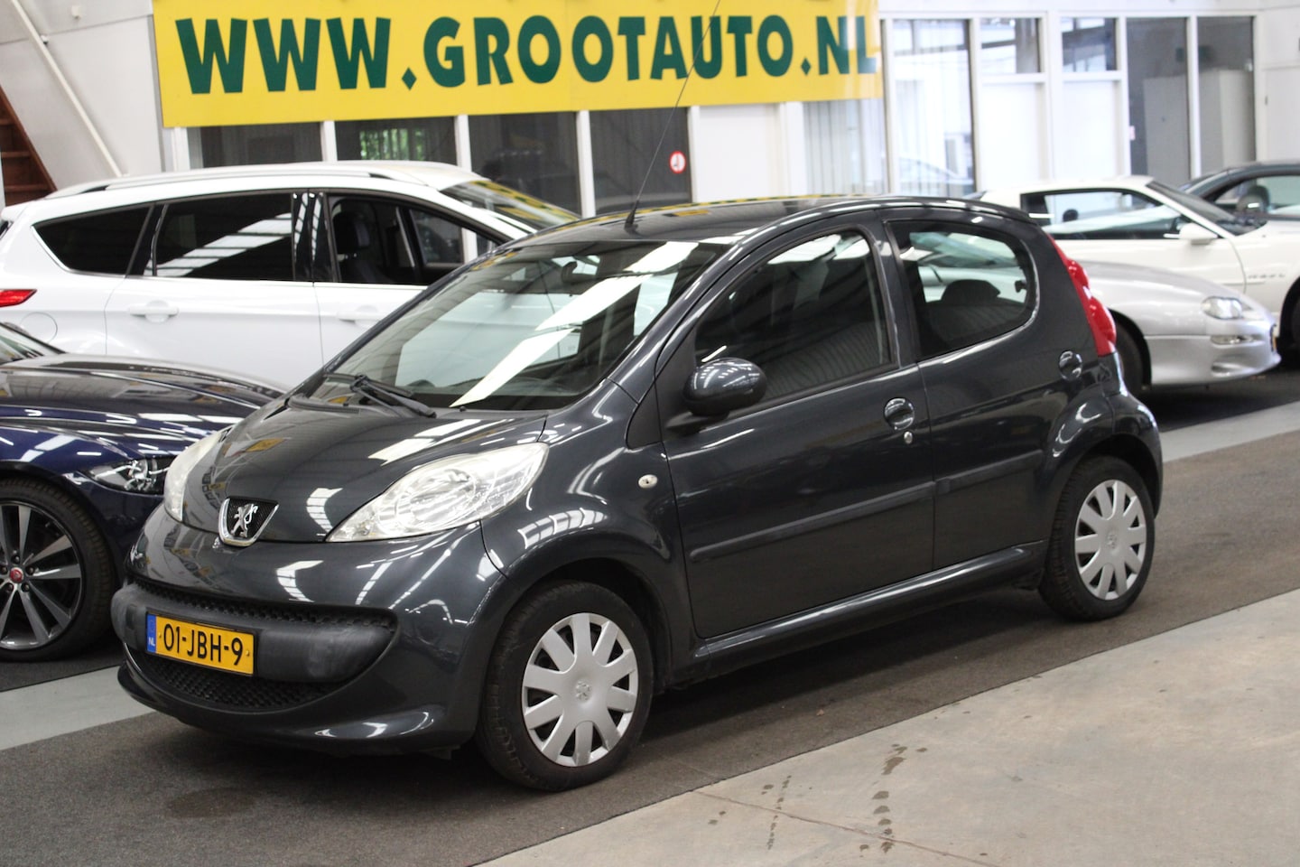 Peugeot 107 - 1.0-12V XR 1.0-12V XR 5 drs, Isofix, Stuurbekrachtiging - AutoWereld.nl