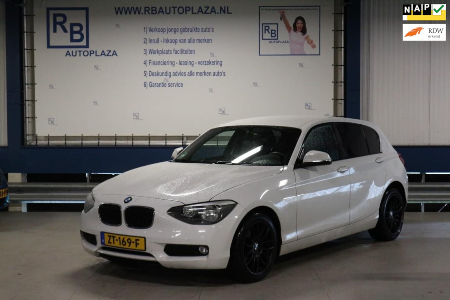 BMW 1-serie - 114i EDE / NAV / STOELVERWARMING / D-GLAS / VELG / WHITE EDITION ! ! ! - AutoWereld.nl