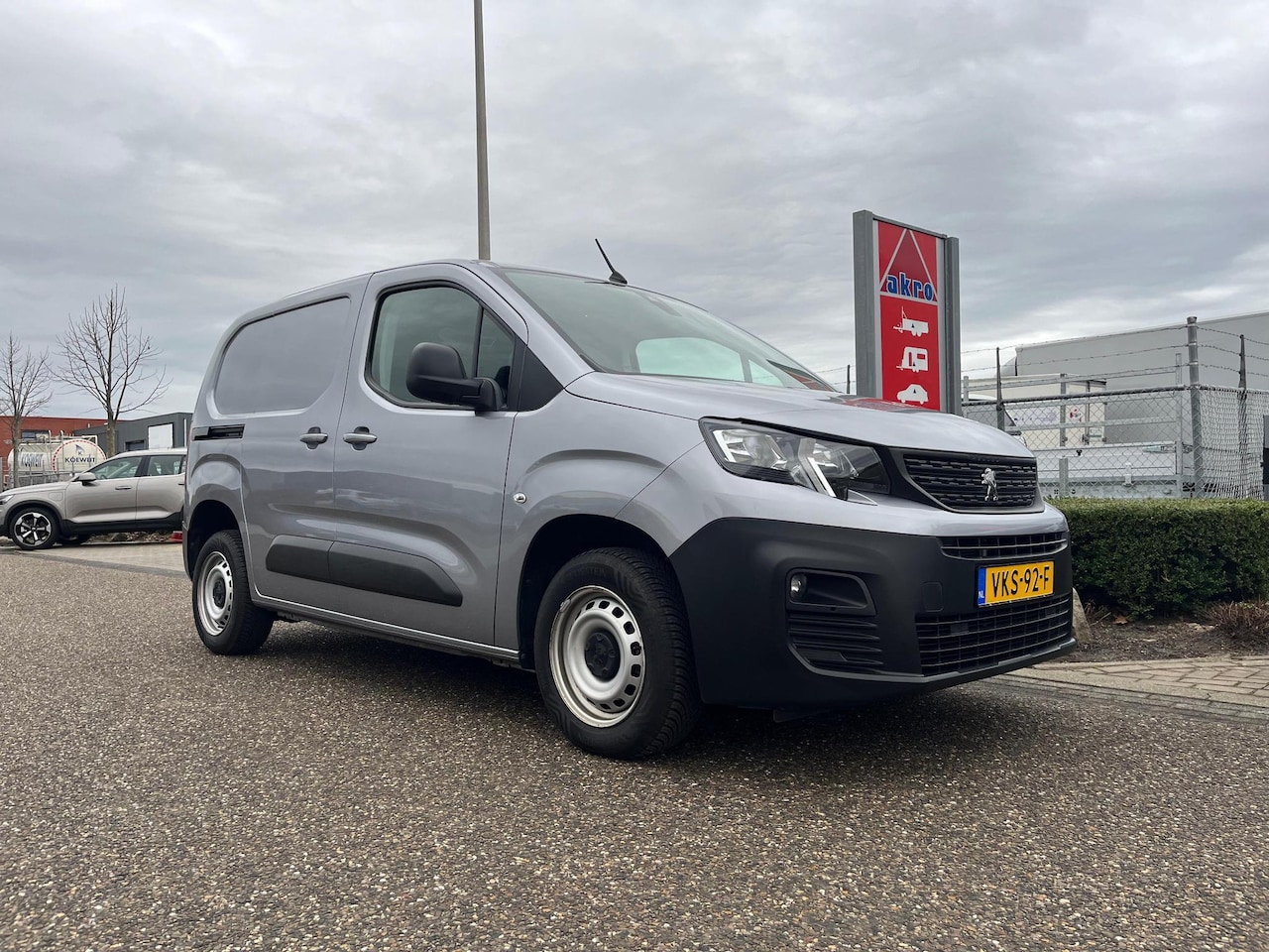 Peugeot Partner - 1.5 BlueHDI Premium | NAVI | Carplay | Trekhaak | Laadvloer en betimmering | Cruise Contro - AutoWereld.nl