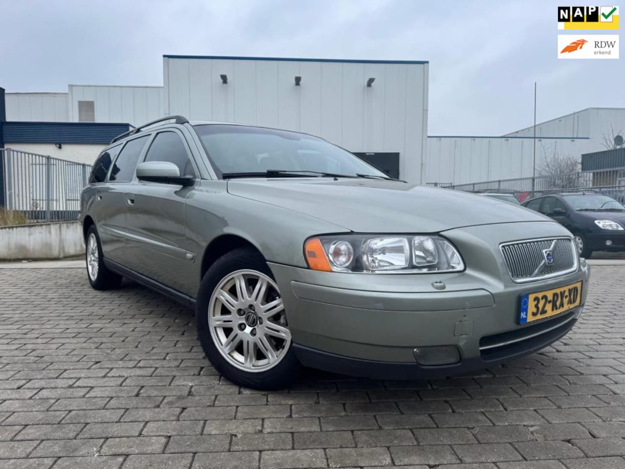 Volvo V70 - 2.4 D5 Ocean Race Leer Airco APK 7 persoons! - AutoWereld.nl