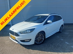 Ford Focus Wagon - 1.5 Titanium airco, cruise, navigatie, stoel/stuurverwarming, parkeersensoren,