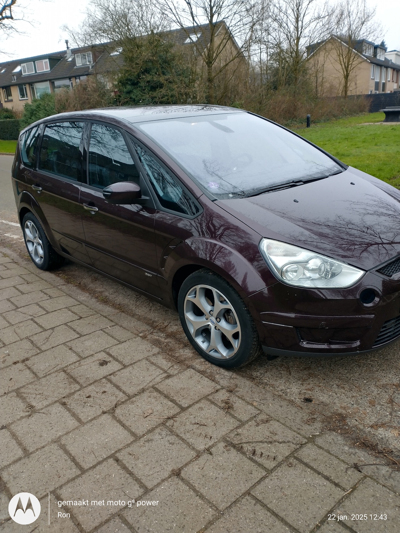 Ford S-Max - 2.5 Turbo Titanium Het is een ruime en krachtige 7-persoons auto. Deze Ford S-Max 2.5-20V Turbo uit 2010 met - AutoWereld.nl