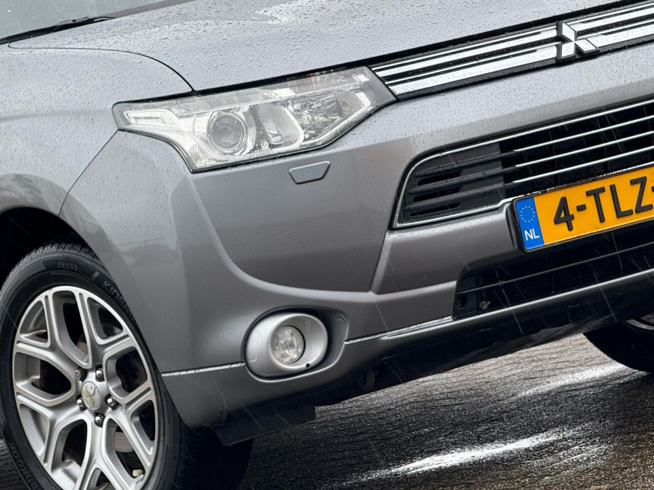 Mitsubishi Outlander - 2.0 PHEV Intense + 4WD | Mercury Gray | AppleCarplay/AndroidAuto/Nette KM-stand - Topstaat - AutoWereld.nl