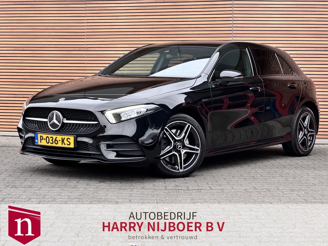 Mercedes-Benz A-klasse - 250 e Premium Parkeerhulp V+A / Navigatie / AMG - AutoWereld.nl