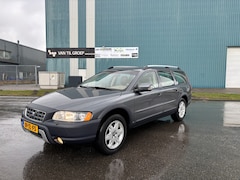 Volvo XC70 - 2.5 T Momentum 4X4 Automaat 210 PK. Mooie en zeer goed onderhouden auto van de tweede eige