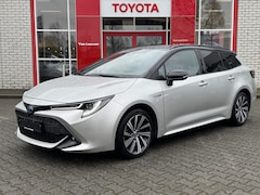 Toyota Corolla Touring Sports - 1.8 HYBRID DYNAMIC STOEL/STUURVERW HEAD-UP EL-ACHTERKLEP APPLE/ANDROID 17" LM-VELGEN KEYLE