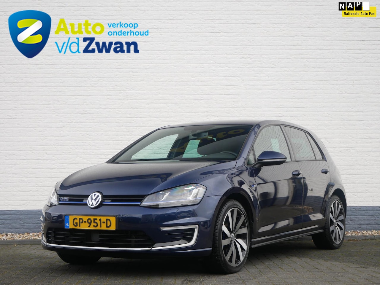 Volkswagen Golf - 1.4 TSI GTE Acc/Led/Stoelverwarming/Navi - AutoWereld.nl