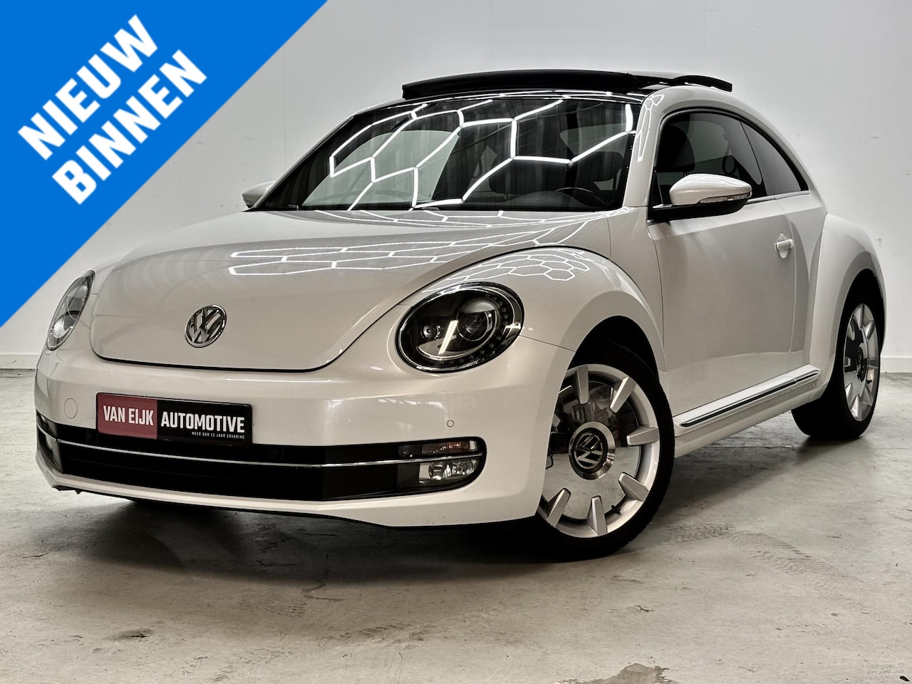 Volkswagen Beetle - 1.2i DSG / Pano / P-Pilot / Nav / Bluetooth - AutoWereld.nl