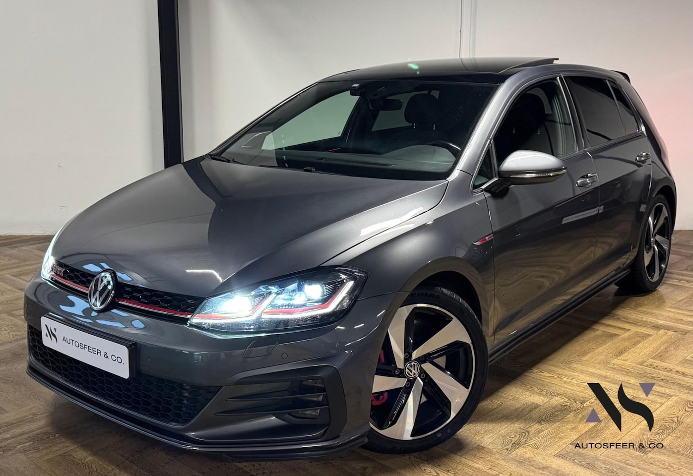 Volkswagen Golf - 2.0 TSI GTI Performance PANO KEYLESS - AutoWereld.nl