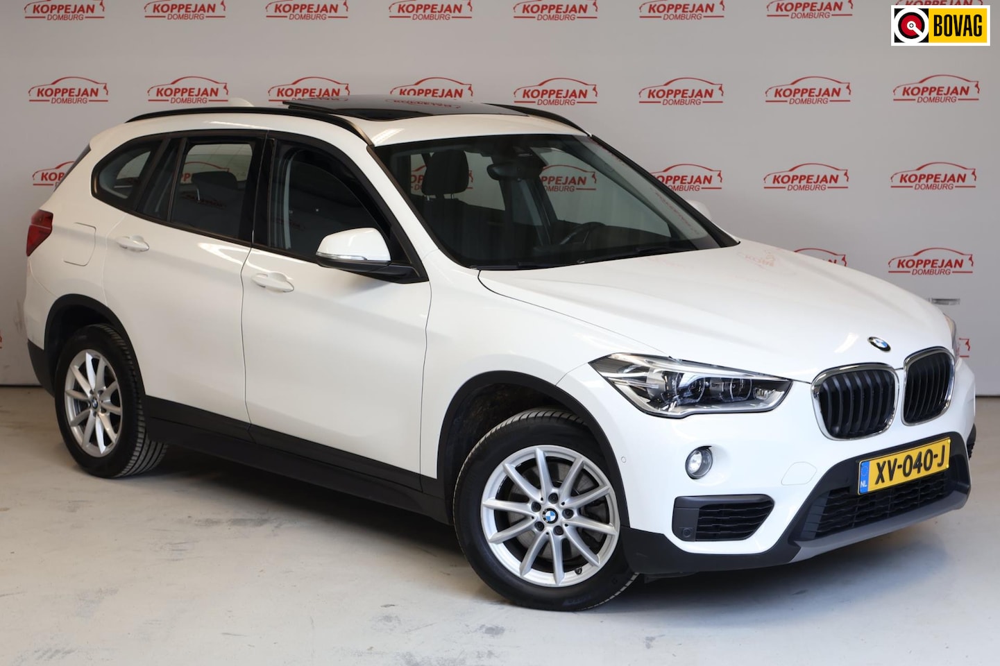 BMW X1 - SDrive20i Executive Edition NL auto, Panorama, Head-up display, Led - AutoWereld.nl