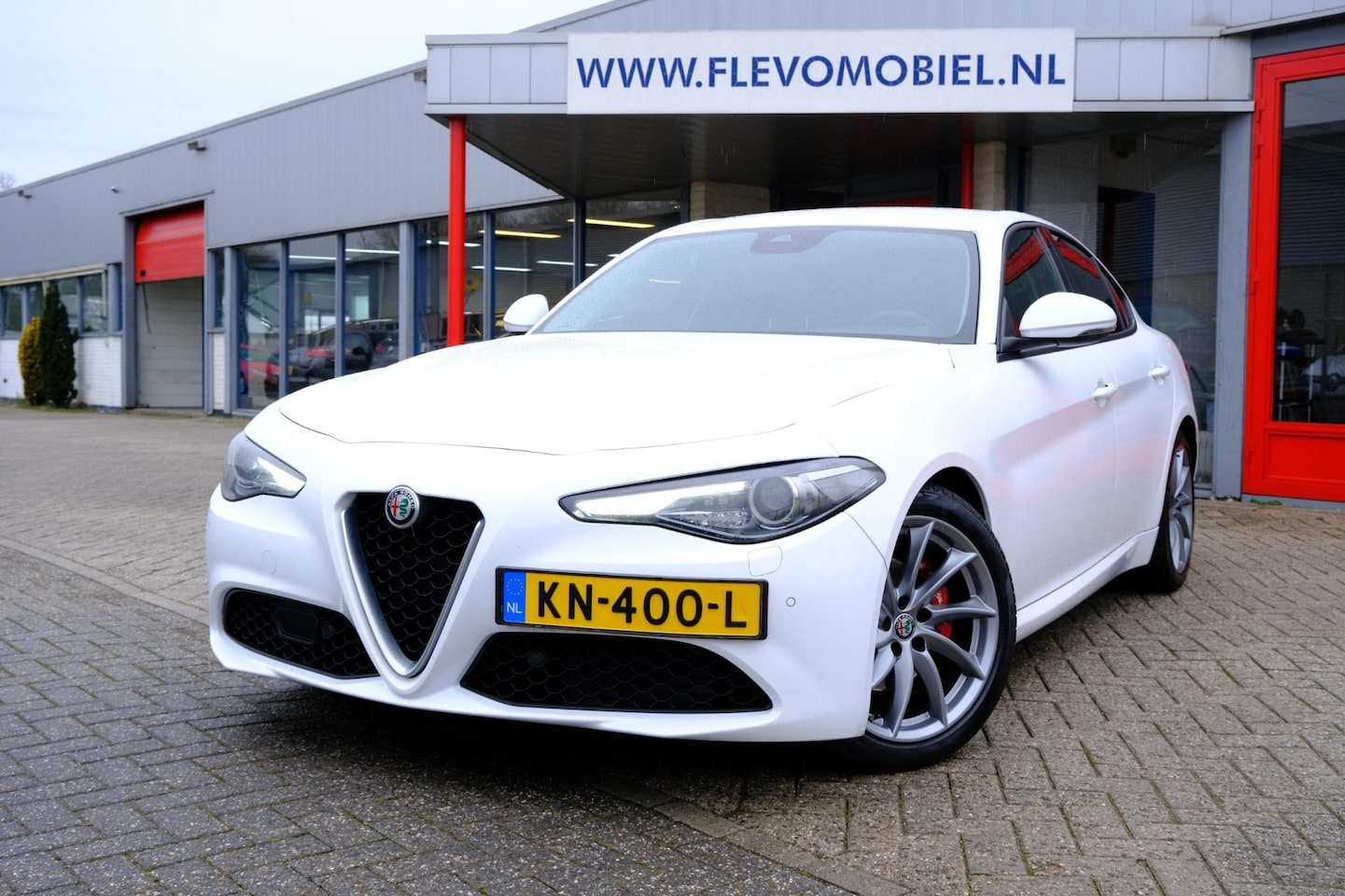 Alfa Romeo Giulia - 2.2 Eco 180pk Business Super Aut. Xenon|Leder|Navi|Clima|LMV|Cam - AutoWereld.nl