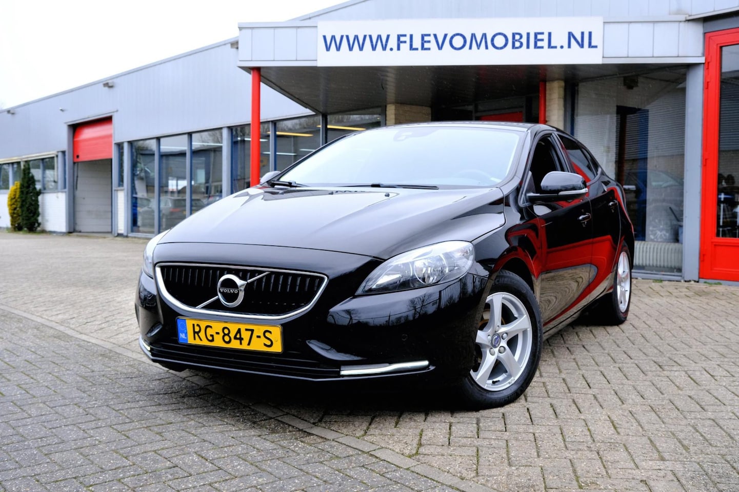 Volvo V40 - 2.0 D2 Momentum Navi|Clima|LMV|PDC - AutoWereld.nl