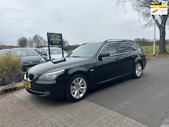 BMW 5-serie Touring - 520i, VOLL OPTIE, AUTOMAAT, MULTIMEDIA, LEDEREN BEKLEDING, MET APK