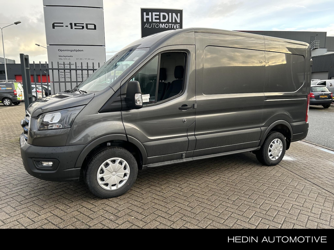 Ford E-Transit - 350 L2H2 Trend 68 kWh Rijklaar uit voorraad, Ford Pro Premie - AutoWereld.nl