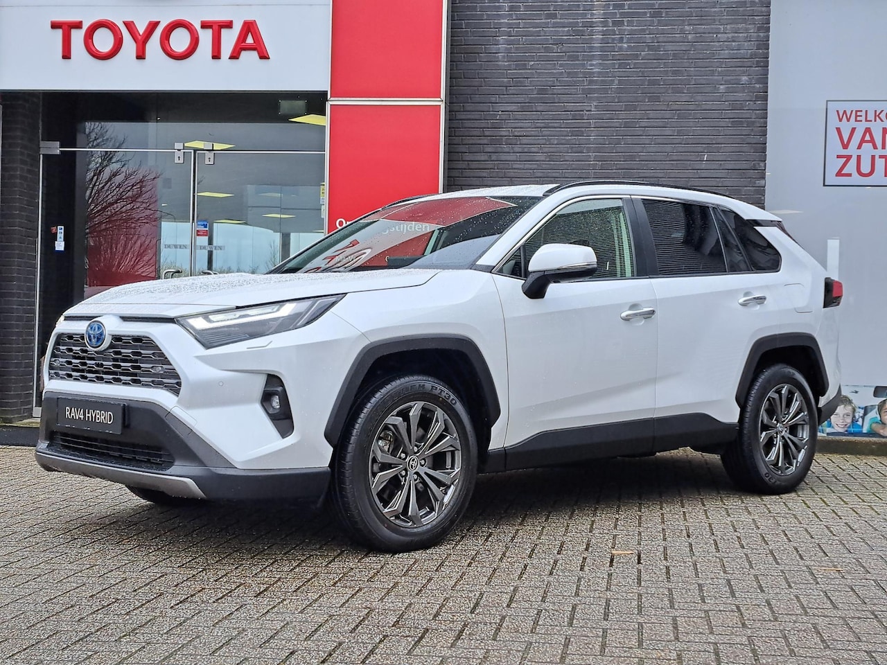 Toyota RAV4 - 2.5 HYBRID EXECUTIVE AWD APPLE/ANDROID STUUR/STOELVERW EL-ACHTERKLEP BSM PARK-SENSOREN KEY - AutoWereld.nl