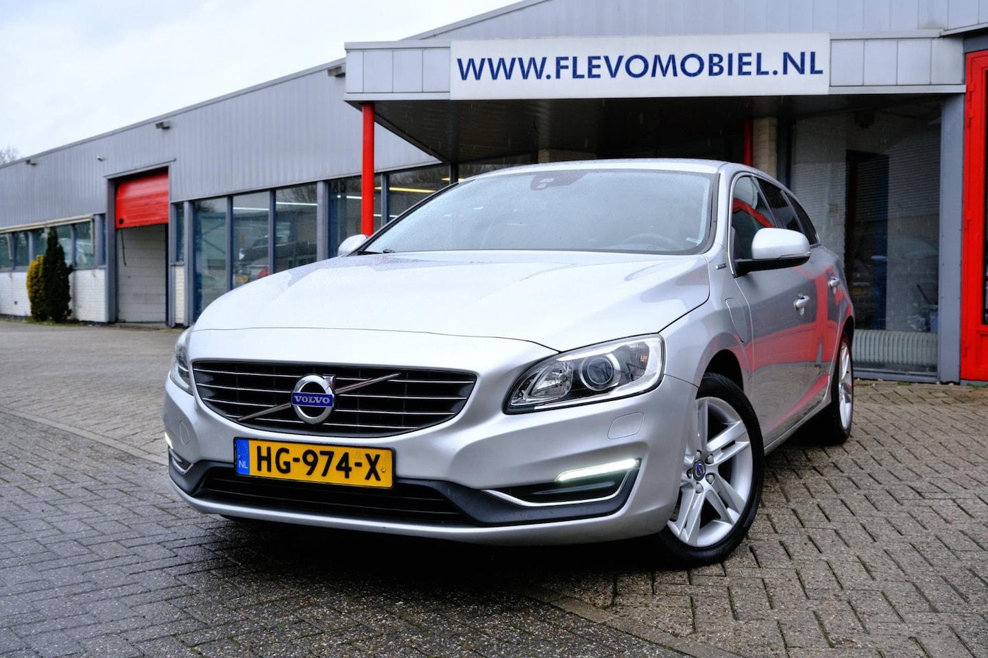 Volvo V60 - 2.4 D6 Twin Engine Summum Aut. Xenon|Leder|Navi|Clima|LMV - AutoWereld.nl