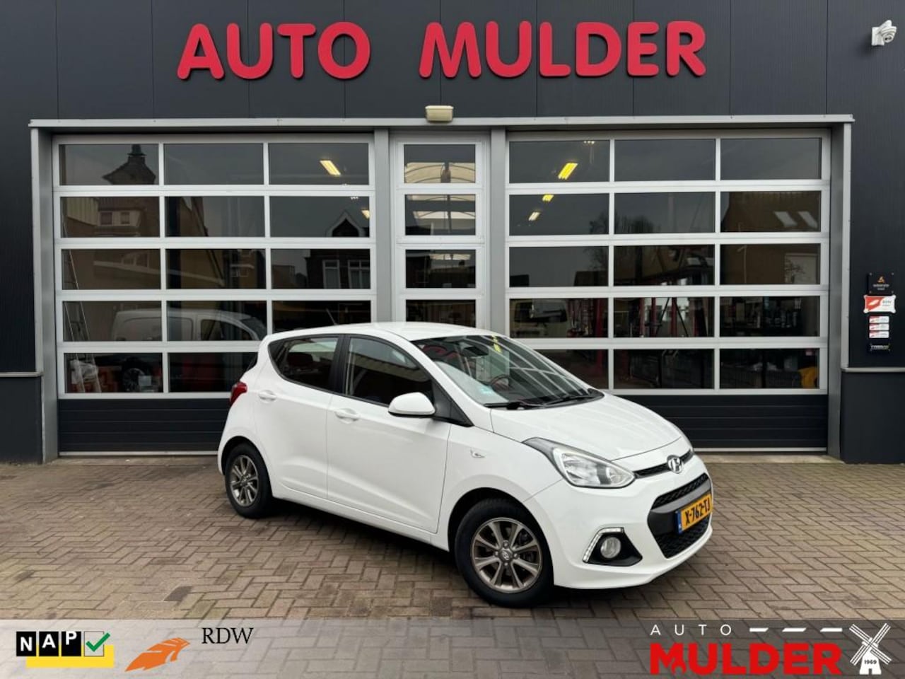 Hyundai i10 - 1.0 I-DRIVE / AIRCO / STOELVERW. / STUURVERW./ LED / RIJKLAAR! - AutoWereld.nl