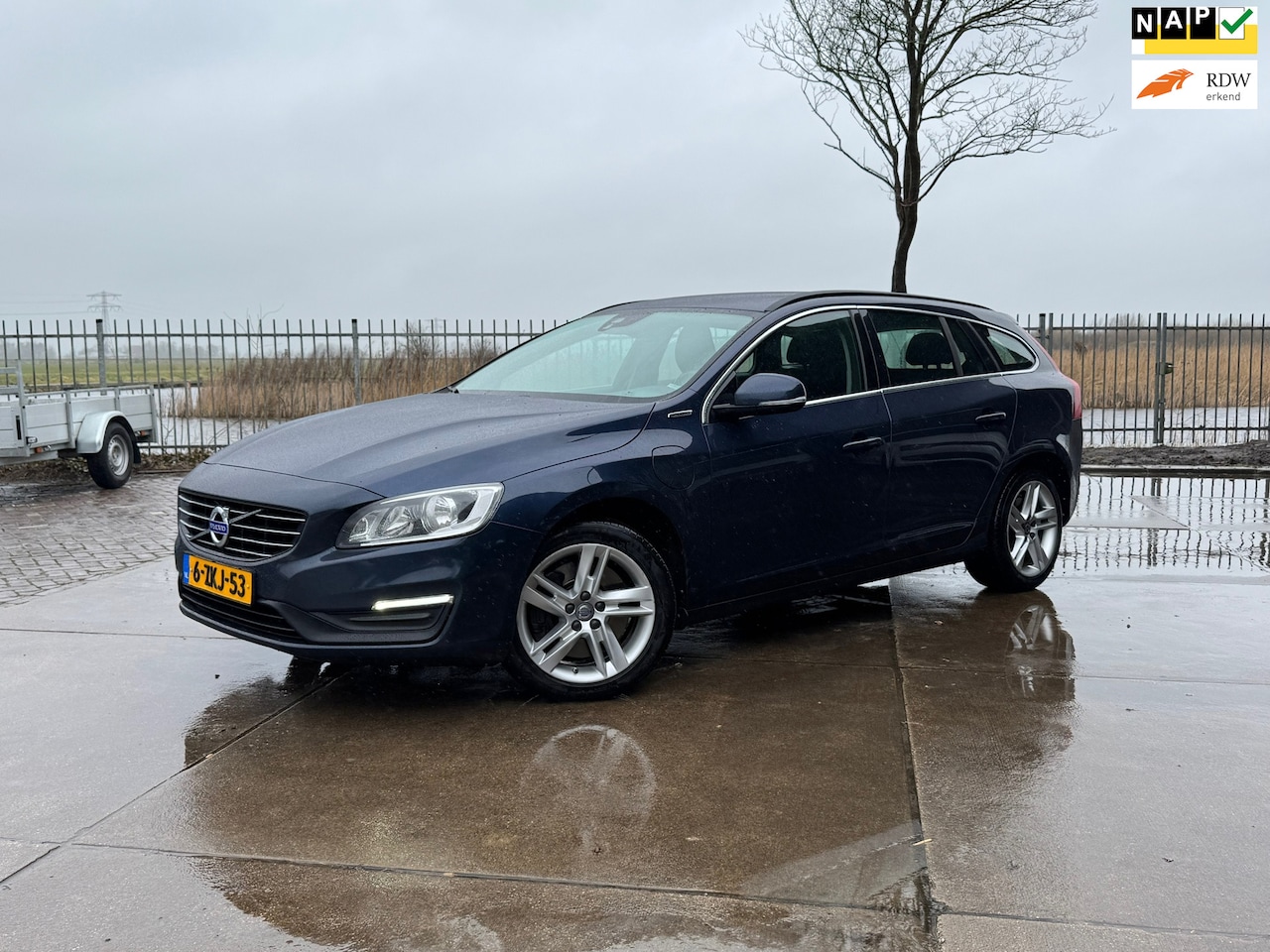 Volvo V60 - 2.4 D6 AWD Plug-In Hybrid Momentum | Navi | Clima | Xenon | - AutoWereld.nl