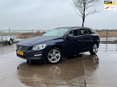 Volvo V60 - 2.4 D6 AWD Plug-In Hybrid Momentum | Navi | Clima | Xenon |