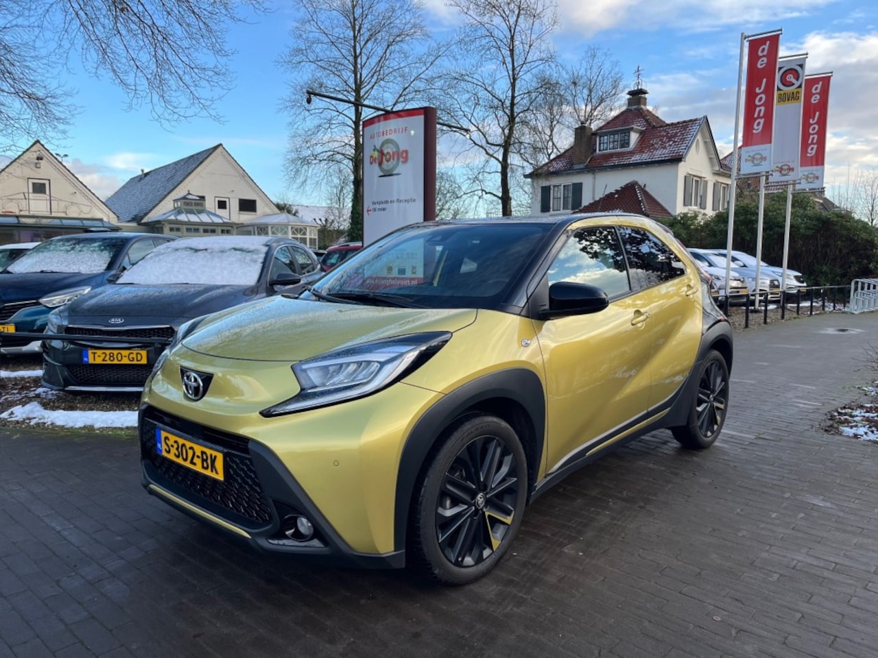 Toyota Aygo X - 1.0 VVT-I S-CVT PREMIUM  AUTOMAAT / CAMERA / JBL / HALF LEDER - AutoWereld.nl