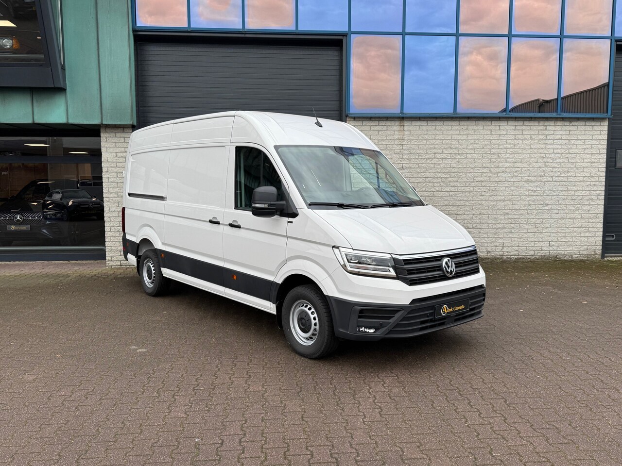 Volkswagen Crafter - 35 2.0 Tdi L3H3 140Pk BPM vrij DSG-8 LED NAVI CRUISE PDC CAMERA LEDER - AutoWereld.nl