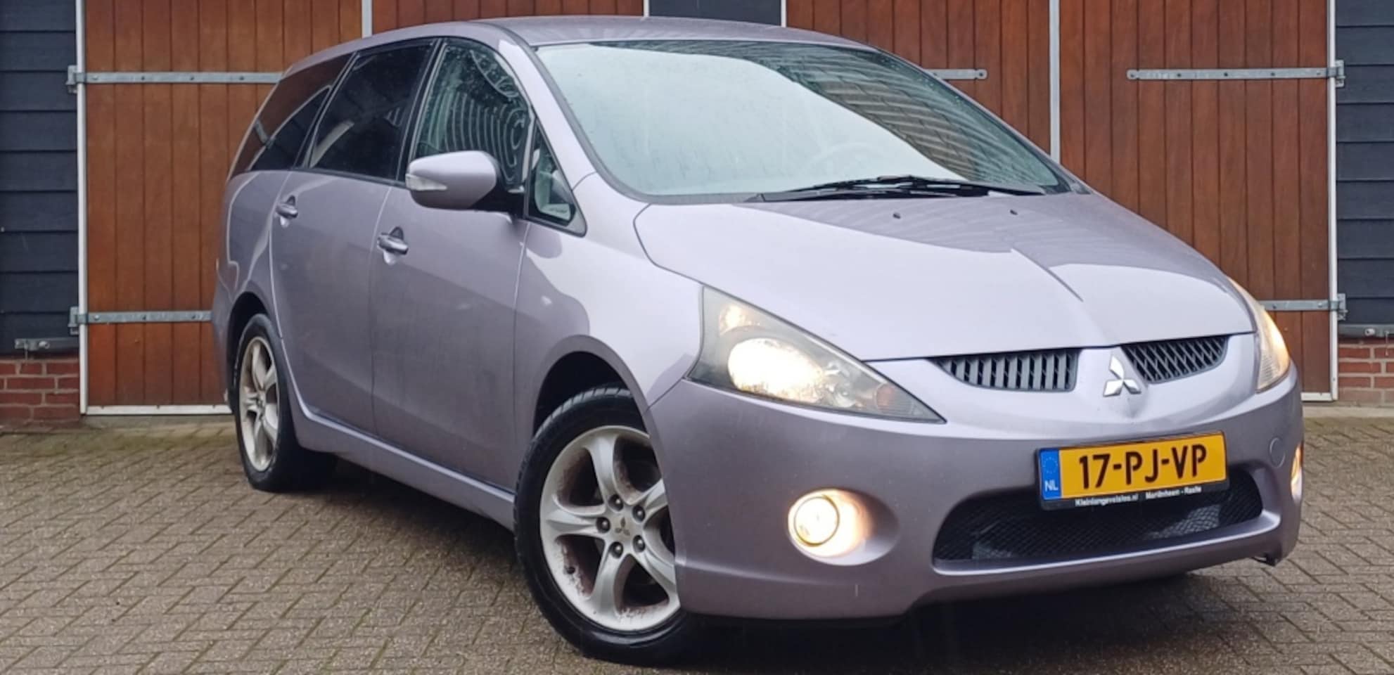 Mitsubishi Grandis - 2.4-16V Intense 2.4-16V Intense, 7 Persoons, Airco, Cruise control, Trekhaak, NA - AutoWereld.nl