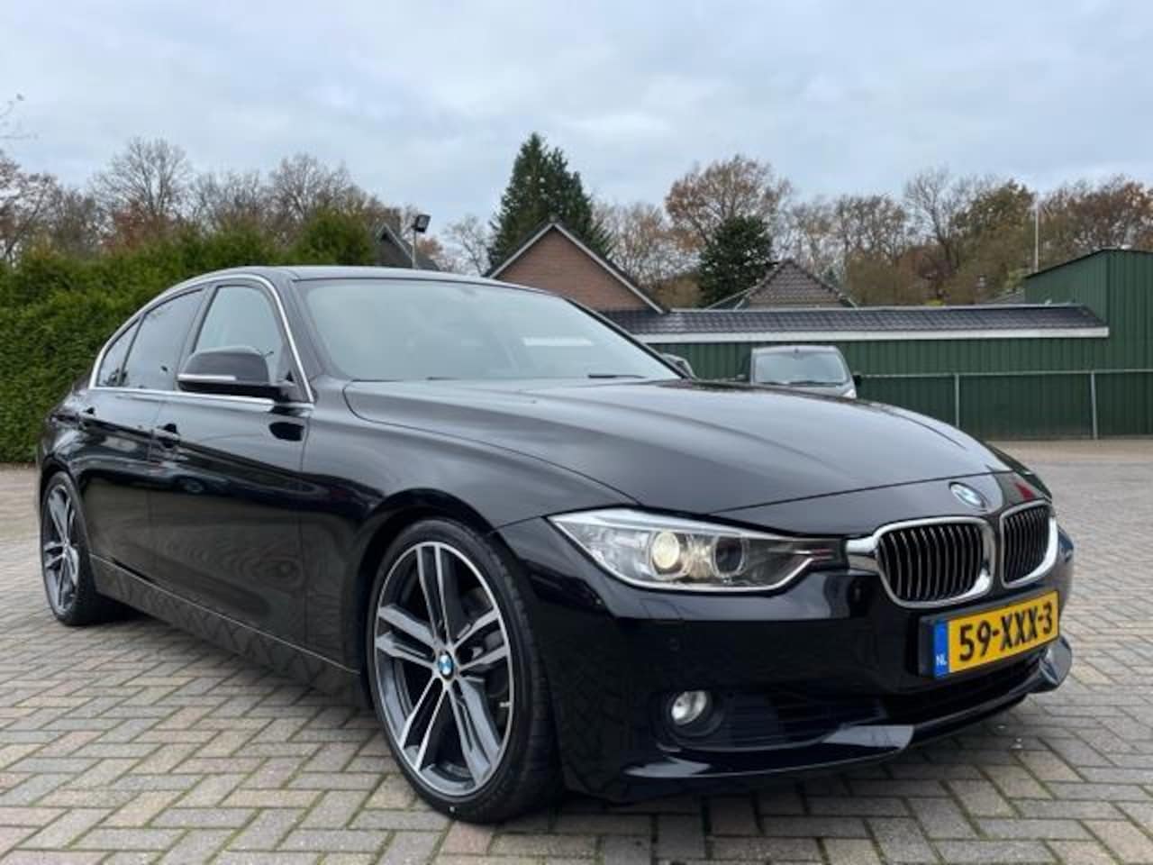 BMW 3-serie - 320i 320i/AUT/XEN/LEER/NAVI/19" HIGH-EXE/WINTERSET - AutoWereld.nl