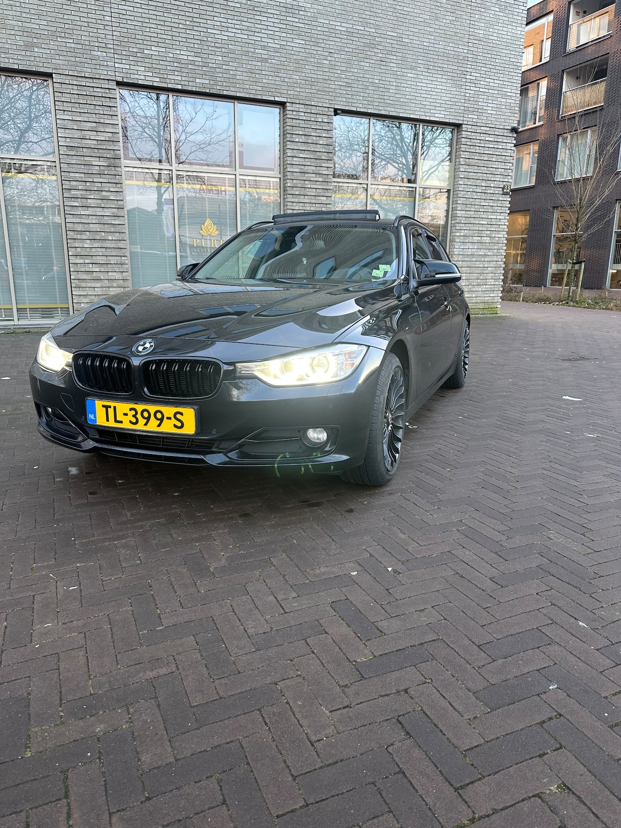 BMW 3-serie Touring - 320d xDrive High Executive PANO/TREKHAAK/ELEKTR. KOFFERKLEP - AutoWereld.nl