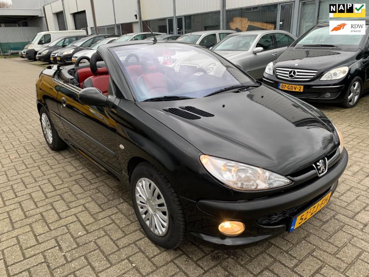 Peugeot 206 CC - Cabrio Climatronic Elektr pakket Stoelverwarming Leer Rijdt en schakelt perfect - AutoWereld.nl