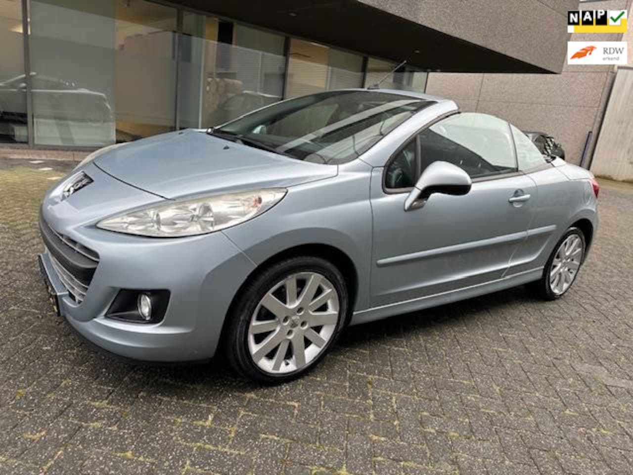 Peugeot 207 CC - 1.6 VTi N & B CLIMAT BJ 3-2011 APK 5-2025 - AutoWereld.nl