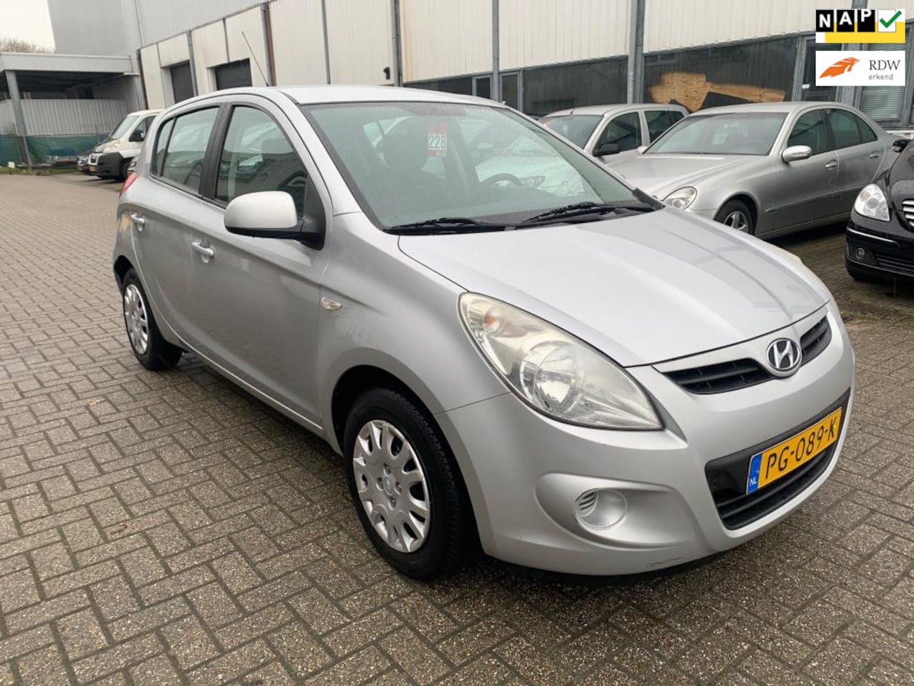 Hyundai i20 - 1.2i i-Drive Airco Elektr pakket USB Isofix Rijdt en schakelt perfect Bj 2011 Zeer zuinig - AutoWereld.nl