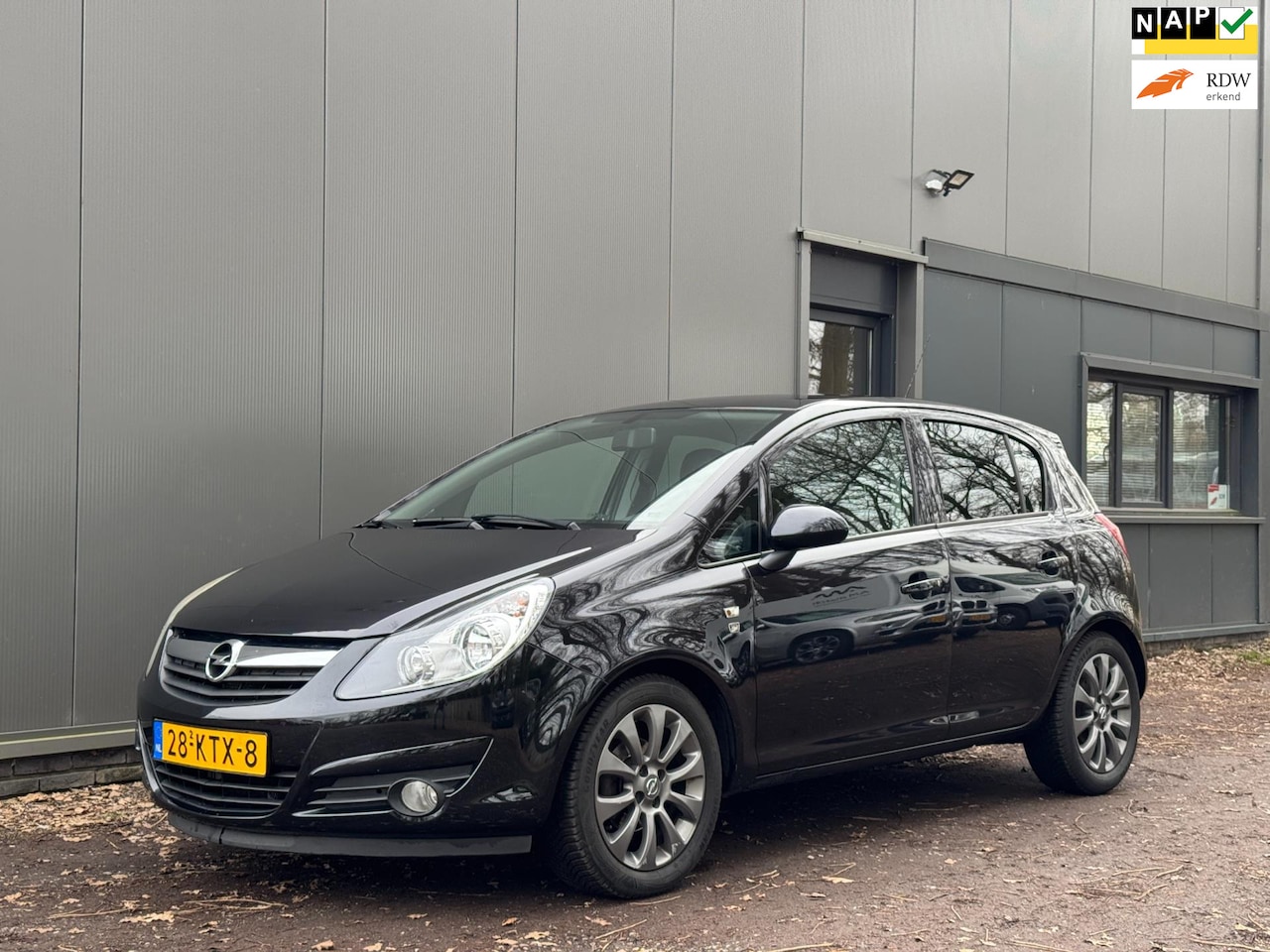 Opel Corsa - 1.4-16V '111' Edition AIRCO|CRUISE|LM|ISOFIX|NAP| - AutoWereld.nl