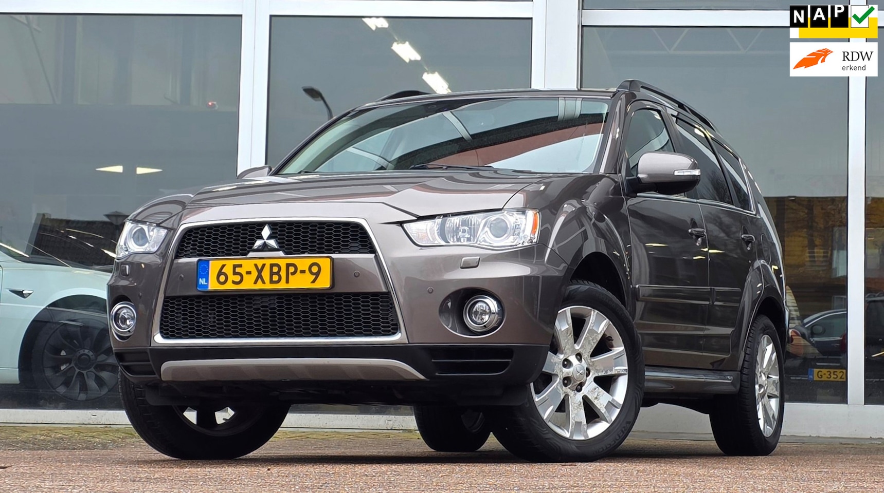 Mitsubishi Outlander - 2.0i 16V Edition Two A/T 2e Eigenaar-Camera-Navigatie-Mooi! - AutoWereld.nl