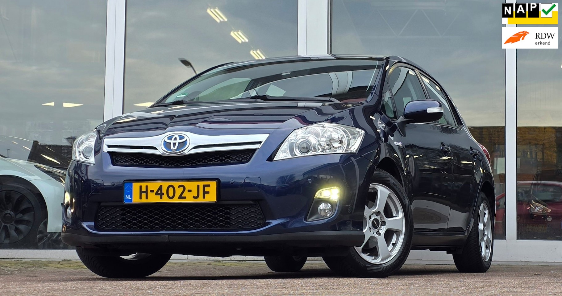 Toyota Auris - 1.8 Full Hybrid Dynamic Business Naviagtie-Camera-Mooi-Garantie - AutoWereld.nl