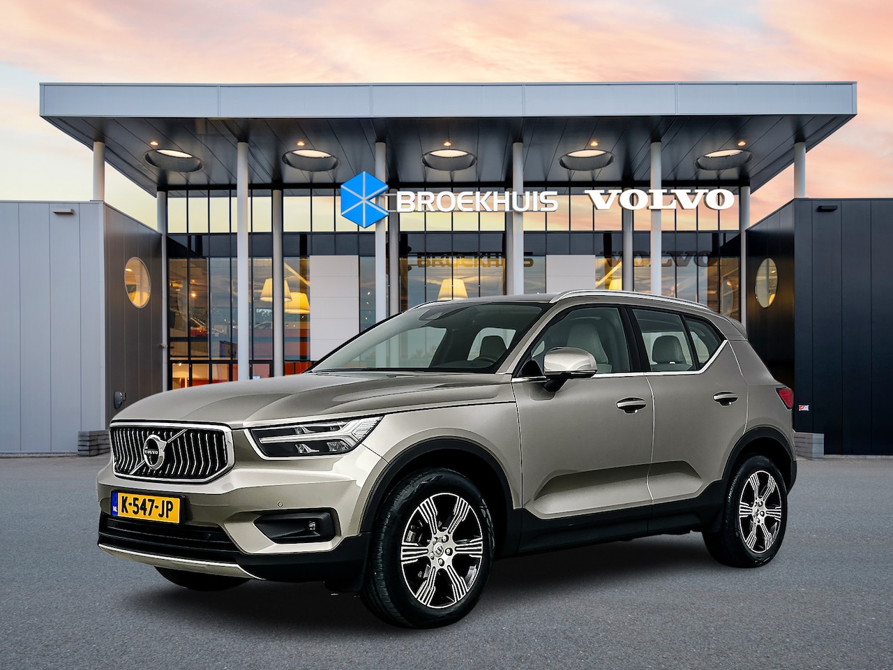 Volvo XC40 - T2 A/T Inscription | 18" | Panoramadak | 360 Camera | Trekhaak | Adaptieve cruise | BLIS | - AutoWereld.nl