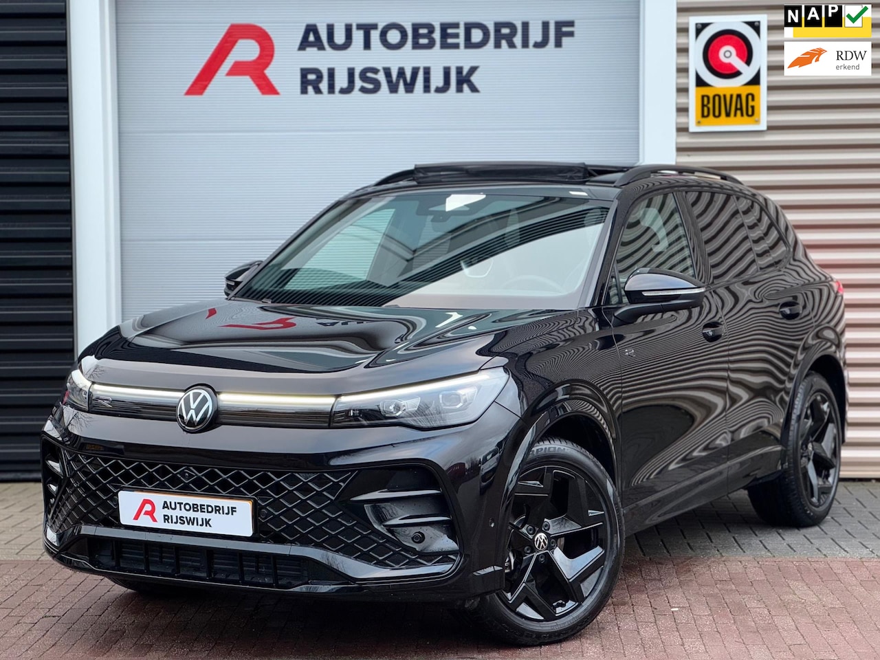 Volkswagen Tiguan - 1.5 eTSI R-Line Pano/360/Matrix/Massage - AutoWereld.nl