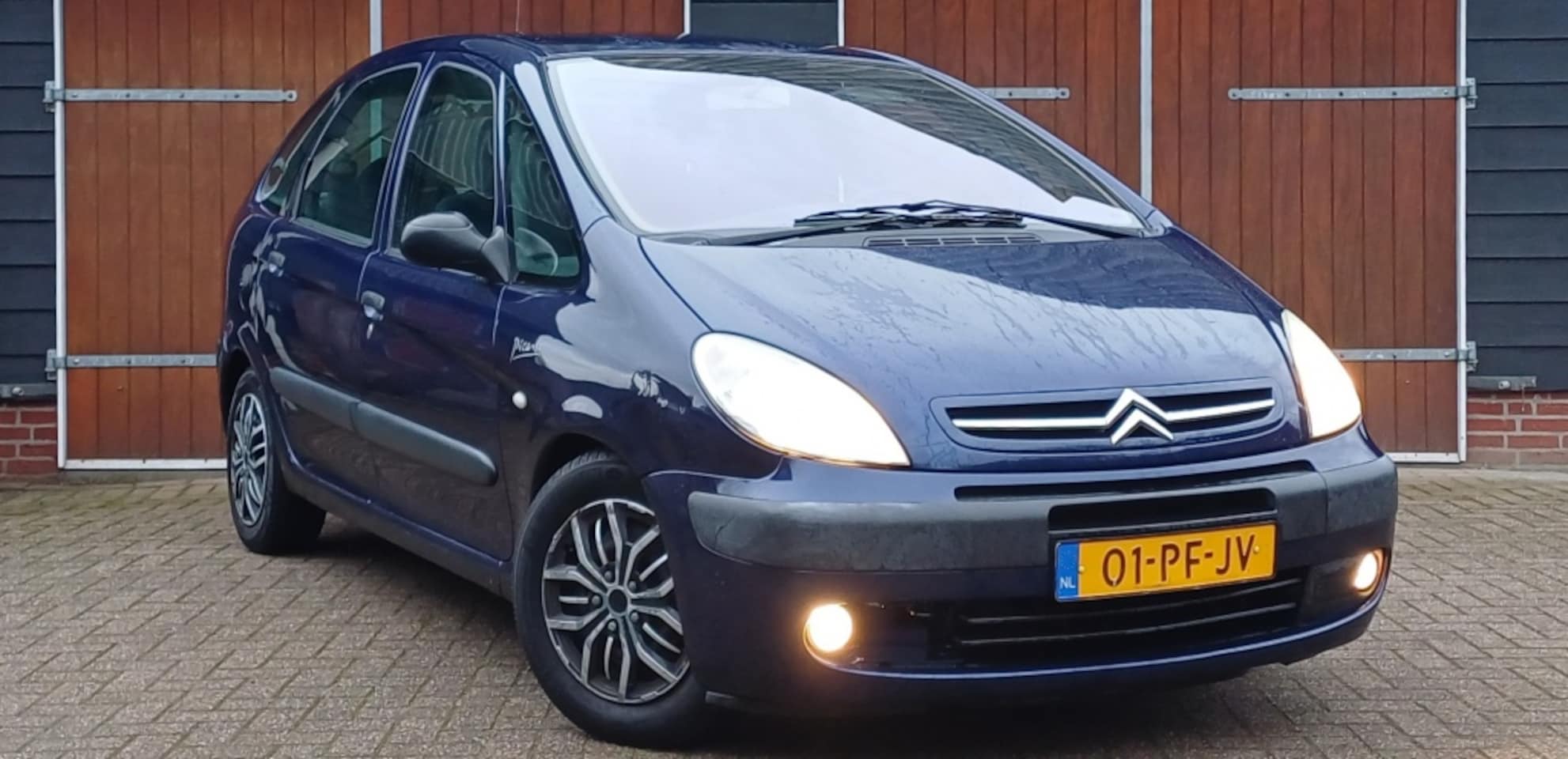 Citroën Xsara Picasso - 1.8i-16V APK tot 10-9-2025, Trekhaak, Airco, - AutoWereld.nl