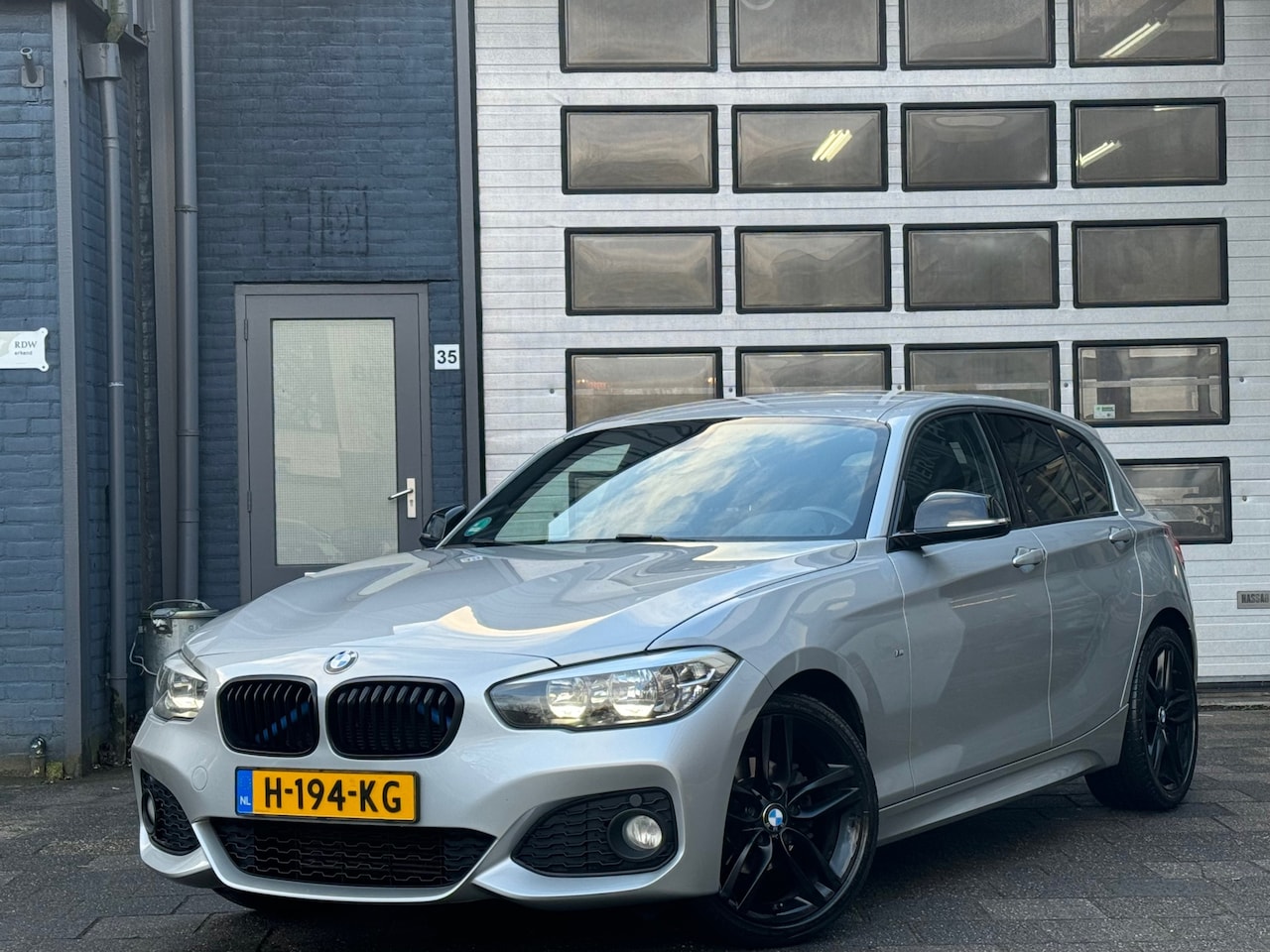 BMW 1-serie - 116d High Executive | Clima | Automaat | M-Pakket | Cruise - AutoWereld.nl