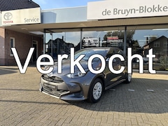 Toyota Yaris - 1.5 Hybrid Active Automaat 2024 met slechts 2.962 km op de teller Parkeercamera / Apple Ca