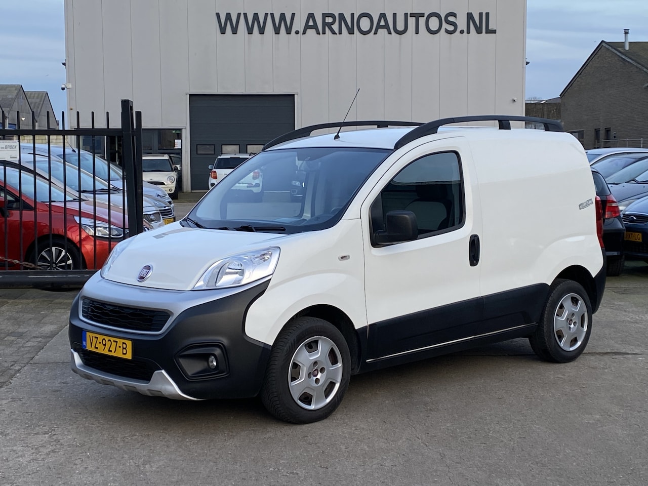 Fiat Fiorino - 1.3 MJ Adventure 1.3 MJ 96 PK Adventure, EURO 6, AIRCO, SCHUIFDEUR RECHTS, STOELVERWARMING, PARKEERSENSOREN - AutoWereld.nl