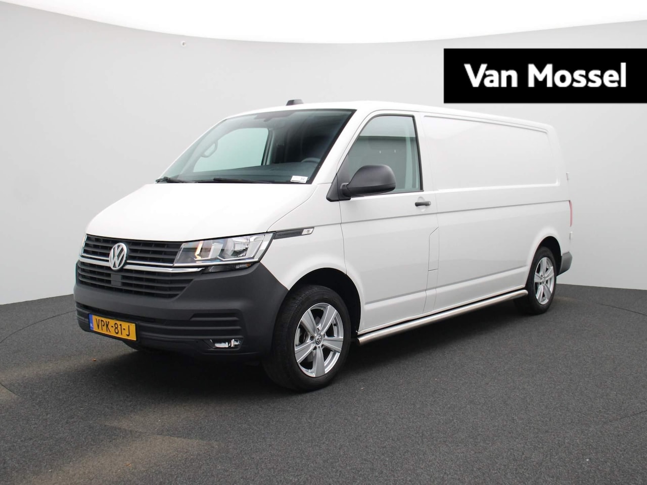 Volkswagen Transporter - 2.0 TDI L2H1 Comfortline | Airco | Radio | Trekhaak | Parkeerhulp achter | Navigatie | App - AutoWereld.nl