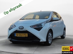 Toyota Aygo - 1.0 VVT-i x-play (73 PK) 1e-Eig. & Keurig-Onderh. BOVAG-Garantie. NL-Auto. Navigatie/Apple