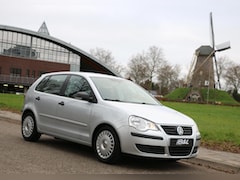 Volkswagen Polo - 1.6 16V Aut Tiptronic Uniek 5deurs 77kW 105Pk 1e eigenaar Airco Parkeersensor Cruise contr