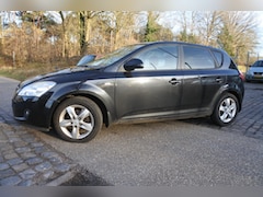 Kia Cee'd - 1.6 X-ecutive clima 5 drs 146 dkm apk