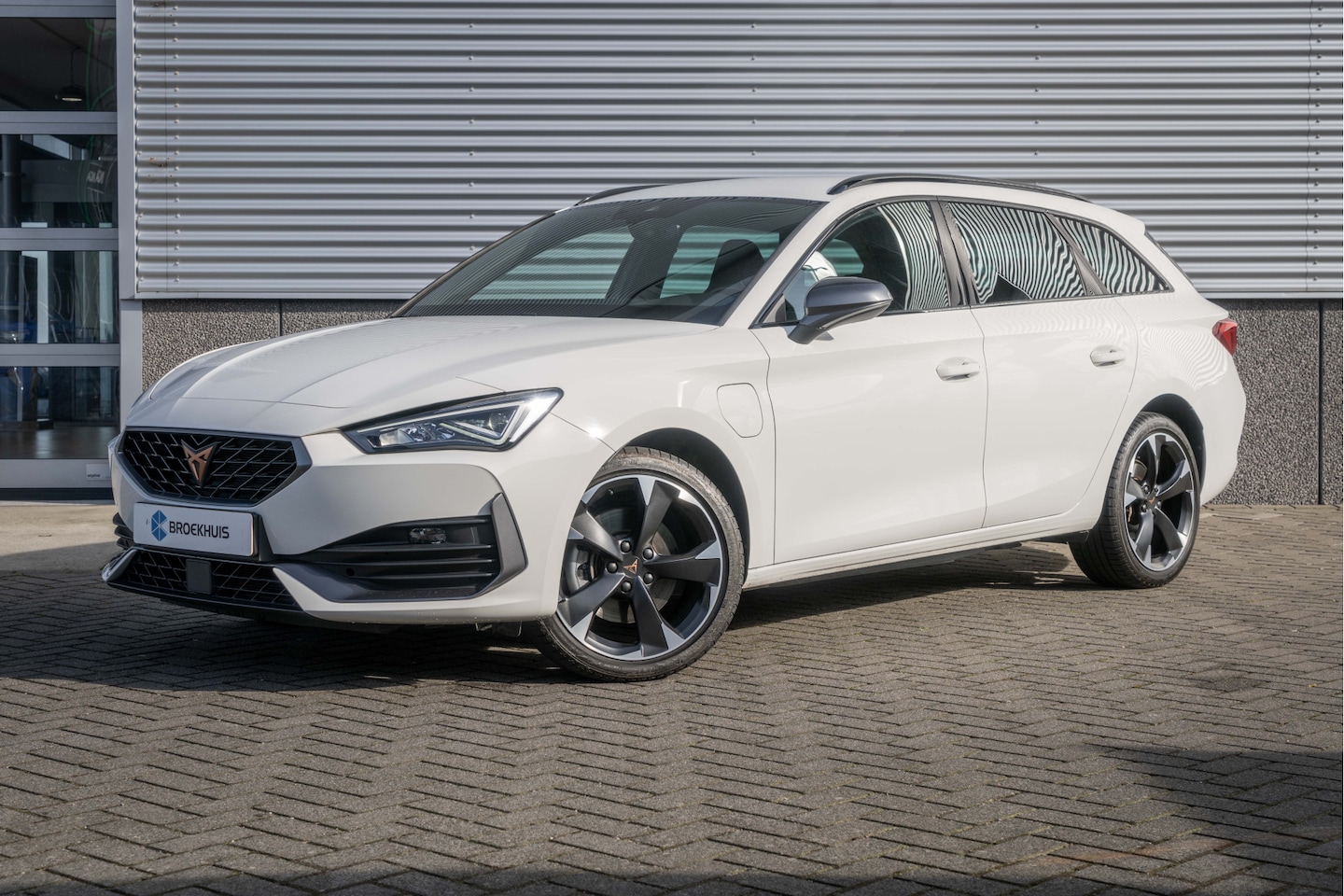 CUPRA Leon Sportstourer - Cupra 1.4 e-Hybrid 204 pk phev Business - AutoWereld.nl