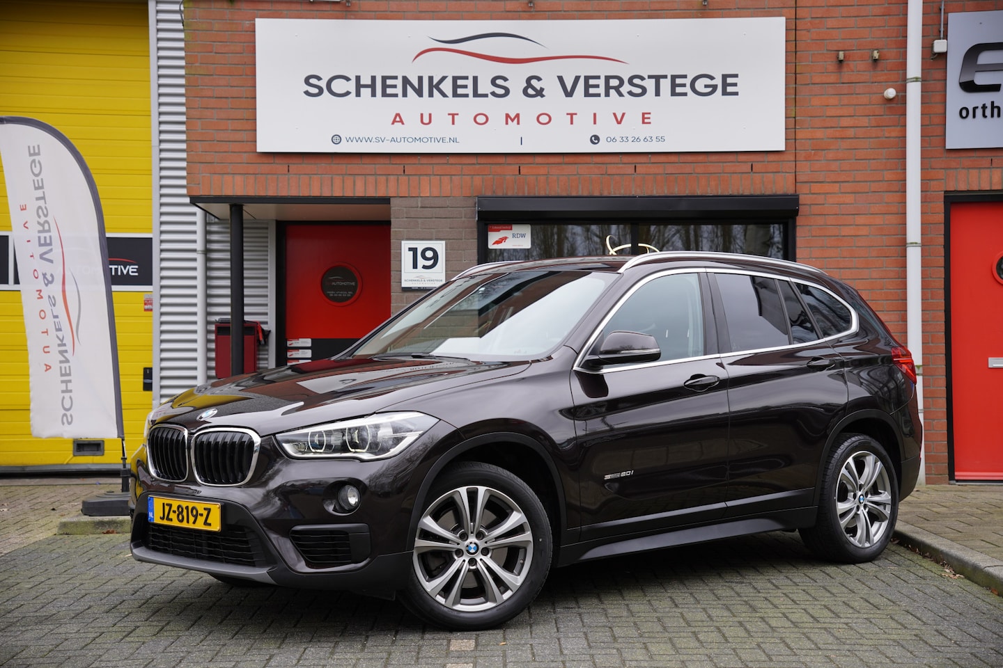 BMW X1 - sDrive20i Centennial High Executive / Automaat / Trekhaak / Camera / Leer / Stoelverwarmin - AutoWereld.nl