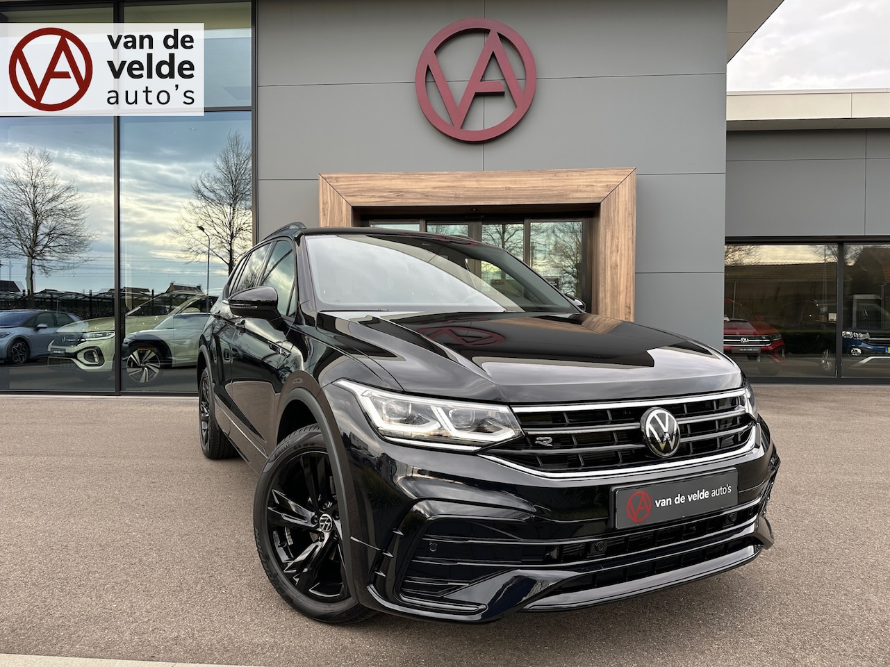 Volkswagen Tiguan Allspace - 1.5 TSI 150pk DSG R-Line | Black line | Trekhaak | Keyless | Camera | Rijklaar incl. 1 jaa - AutoWereld.nl