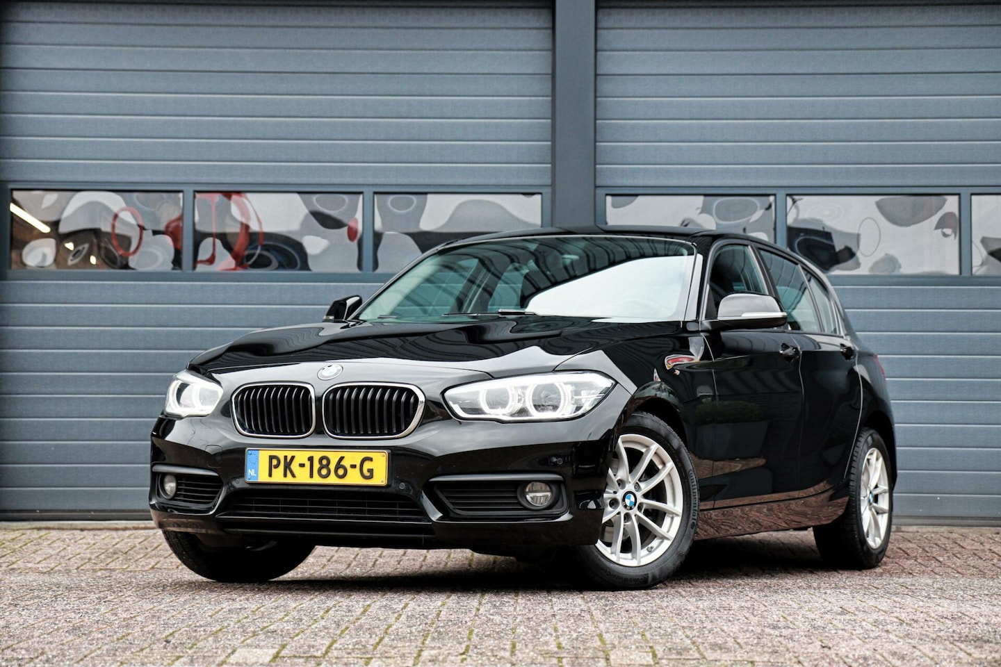 BMW 1-serie - 118i Executive /LED/SPORTSTOELEN/GROOT SCHERM/PDC V+A/CRUISE! - AutoWereld.nl