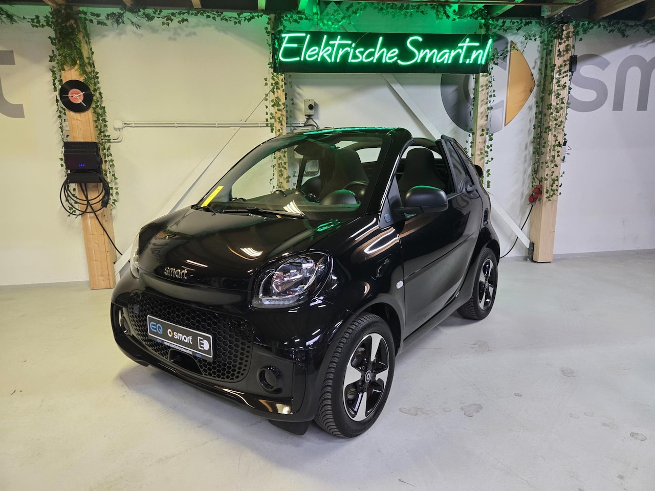 Smart Fortwo cabrio - EQ - 22 kWh snellader - stoelverwarming - 12 mnd garantie - incl. grote beurt - AutoWereld.nl